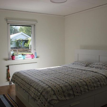 Private Room For Rent In A Villa With Garden View Älmhult 외부 사진