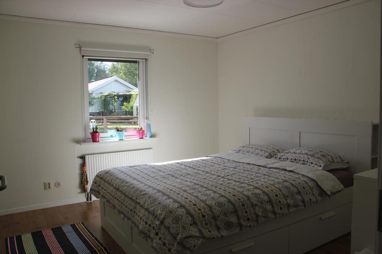 Private Room For Rent In A Villa With Garden View Älmhult 외부 사진