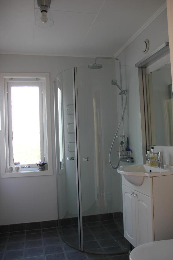 Private Room For Rent In A Villa With Garden View Älmhult 외부 사진